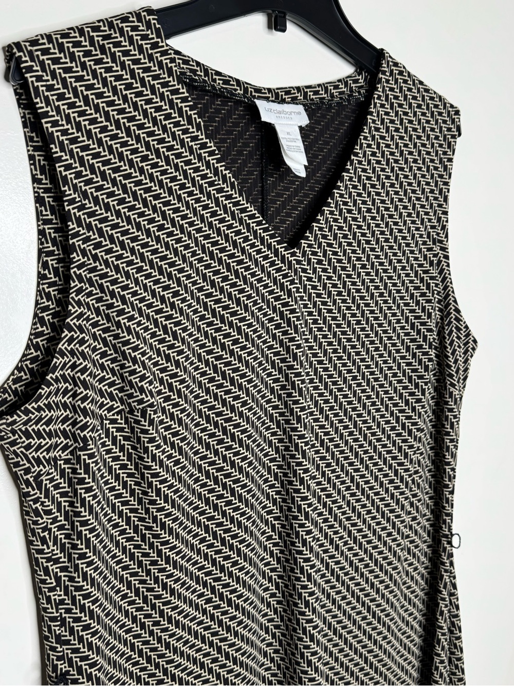 Sleeveless V-Neck Maxi Dress in Black and Cream - Unknown Brand - Picture 2 of 6